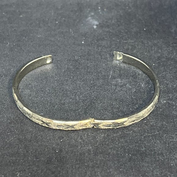 Vintage Silver Tone Starburst Hinged Bracelet (4001) - Picture 5 of 5